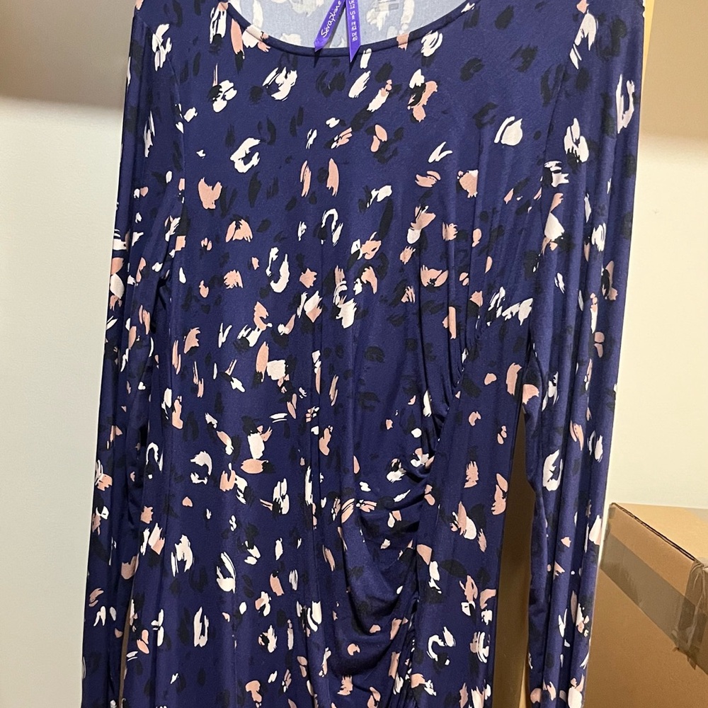 Beautiful Seraphine maternity dress, worn twice. Size 12.